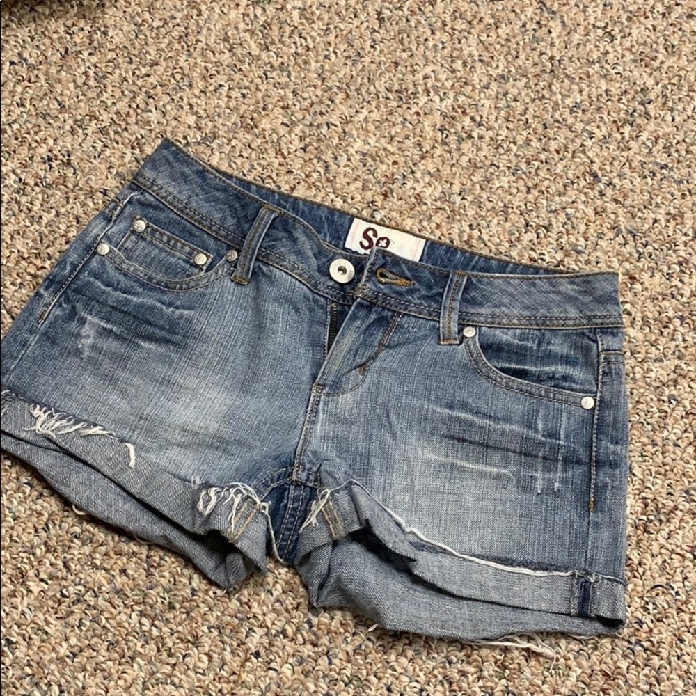 So juniors jean shorts size 1